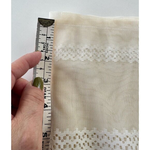 Vintage 70s curtain, creamy off-white mesh, vertical ajouré mesh, rod head panel - Picture 9 of 9